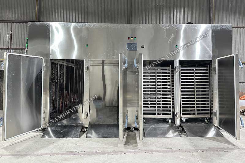 Máy sấy lạnh 500kg trang bị 2 buồng sấy hoạt động độc lập và 8 xe khay